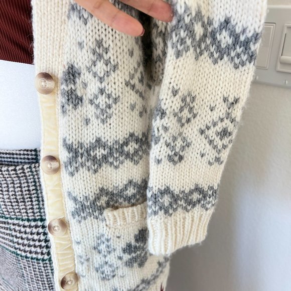 Hollister Co. Women's White and Grey Preppy Style Cardigan - Picture 4 of 9